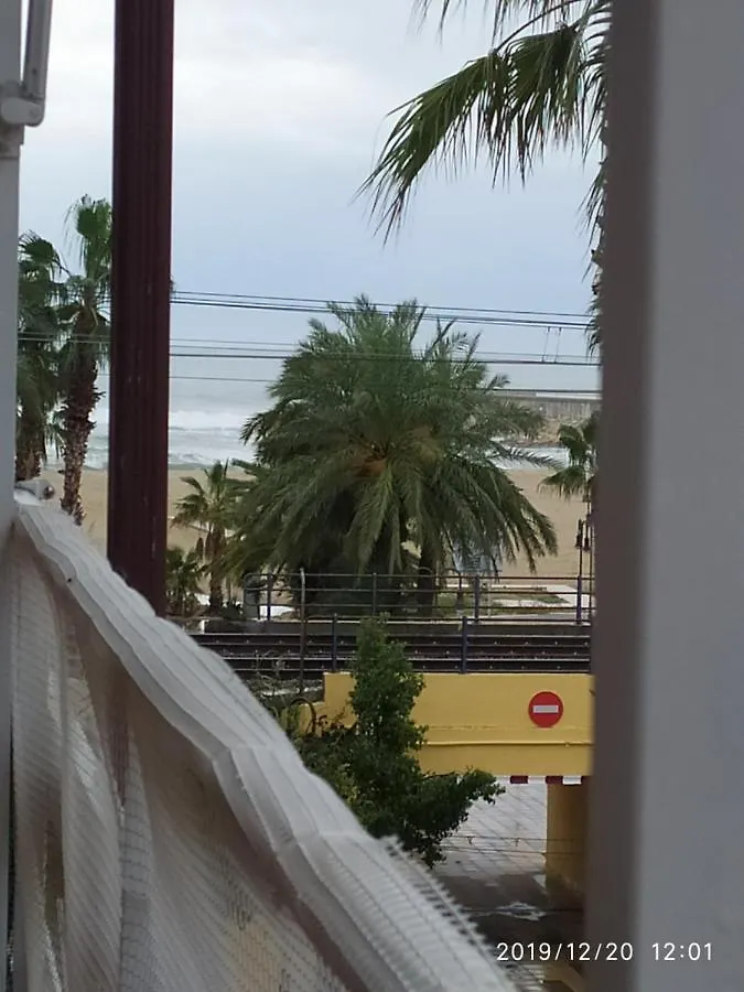 ENCANTADOR apartamento frente a la playa de Bara Roda de Berà