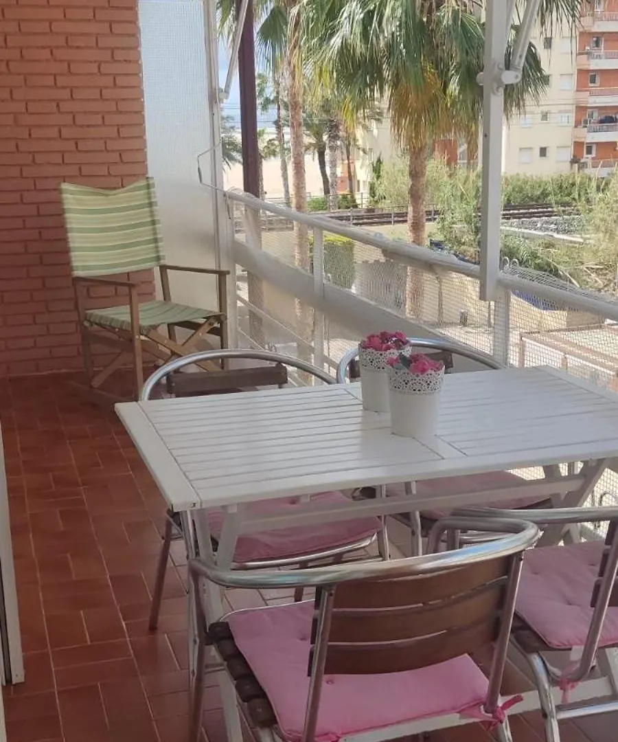 ENCANTADOR apartamento frente a la playa de Bara Roda de Berà  España