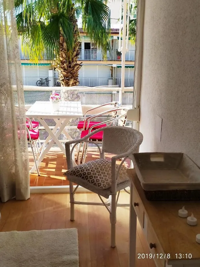 ENCANTADOR apartamento frente a la playa de Bara Roda de Berà