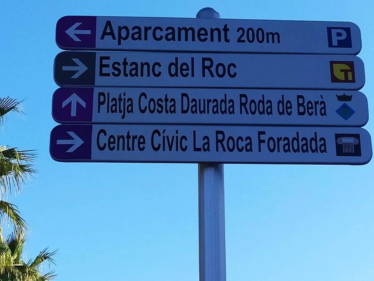 ENCANTADOR apartamento frente a la playa de Bara Roda de Berà  España
